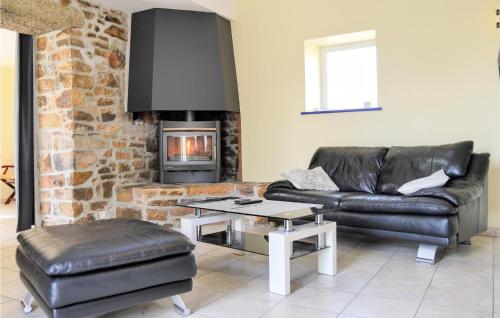 Awesome home in LA HAGUE with 3 Bedrooms and Internet