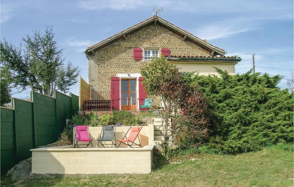 Awesome home in Lahitte Toupire with 3 Bedrooms and WiFi , 65700 Lahitte-Toupière