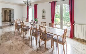 Awesome home in Lamorlaye with Indoor swimming pool, 6 Bedrooms and WiFi