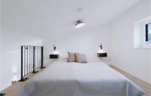 Awesome home in Lembruch-Dmmer See with 3 Bedrooms, Sauna and Indoor swimming pool