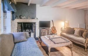 Maison de vacances Awesome home in LHoumeau with 1 Bedrooms and WiFi  17137 LʼHoumeau -1