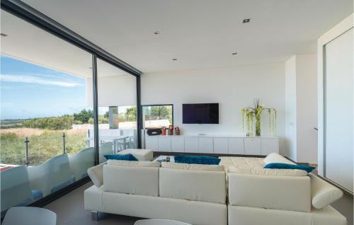 Awesome home in Lourinha with 3 Bedrooms, WiFi and Outdoor swimming pool