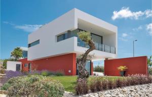 Awesome home in Lourinha with 3 Bedrooms, WiFi and Outdoor swimming pool