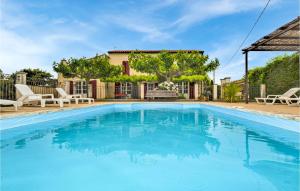 Awesome home in Maillane with 6 Bedrooms, WiFi and Outdoor swimming pool