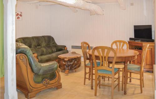 Awesome home in Marcilhac sur Cl with 3 Bedrooms and WiFi