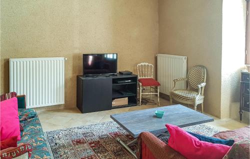 Awesome home in Mauvires with Outdoor swimming pool, Private swimming pool and 3 Bedrooms