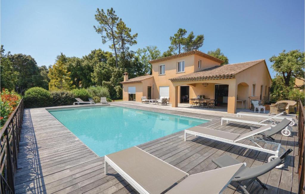 Maison de vacances Awesome home in Montauroux with WiFi, Private swimming pool and Outdoor swimming pool  83440 Montauroux