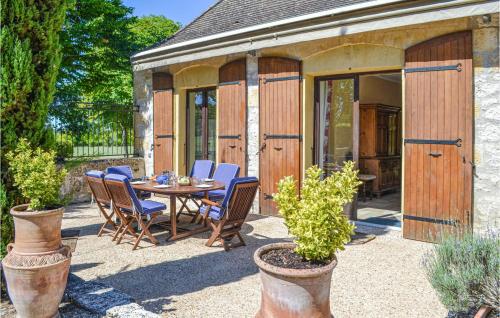 Awesome home in Montaut with Outdoor swimming pool, WiFi and 3 Bedrooms