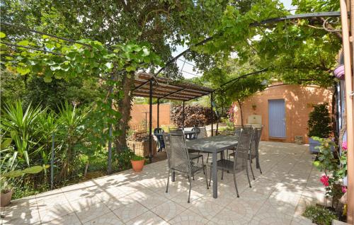 Awesome home in Montignargues with 3 Bedrooms, WiFi and Outdoor swimming pool