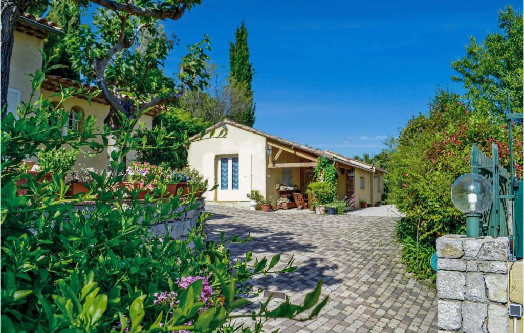 Awesome home in Mougins with 2 Bedrooms, WiFi and Outdoor swimming pool , 6250 Mougins
