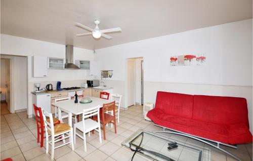 Awesome home in Narbonne-Plage with 3 Bedrooms and WiFi