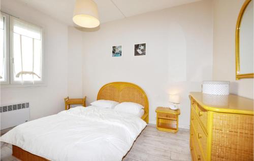 Awesome home in Narbonne-Plage with 3 Bedrooms and WiFi