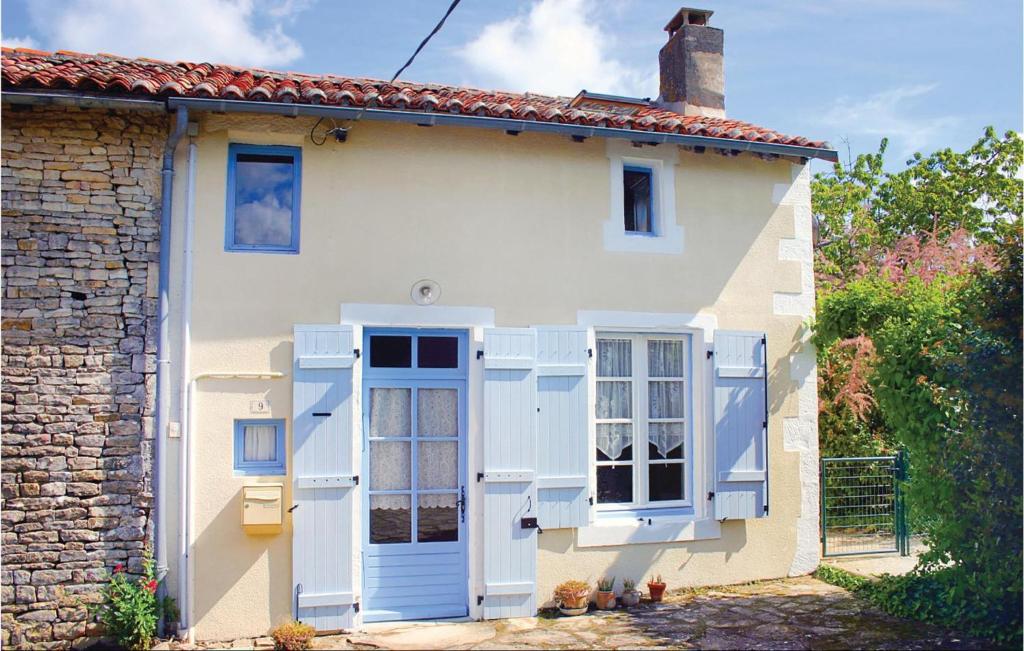Awesome home in Paizay Naudouin with 1 Bedrooms and WiFi , 16240 Paizay-Naudouin