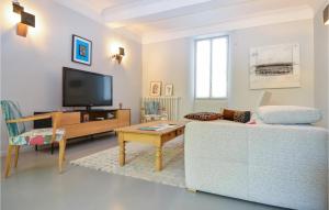 Awesome home in Pernes-les-Fontaines with WiFi and 3 Bedrooms
