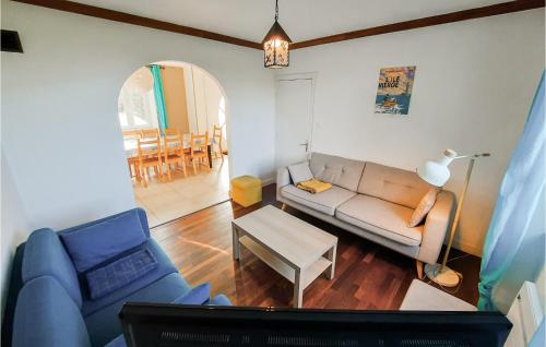 Awesome home in Plouguerneau with 4 Bedrooms and WiFi