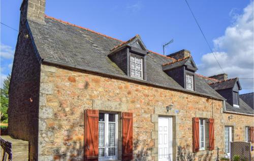 Awesome home in Plounvez-Modec with Outdoor swimming pool and 3 Bedrooms
