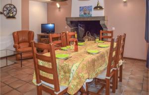 Awesome home in Plounvez-Modec with Outdoor swimming pool and 3 Bedrooms