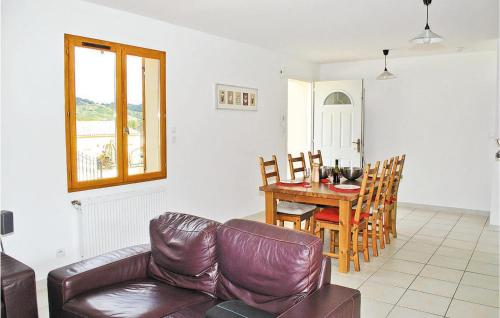 Awesome home in Pomas with 3 Bedrooms and Outdoor swimming pool