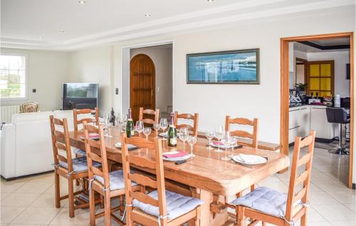 Awesome home in Pordic with WiFi and 4 Bedrooms