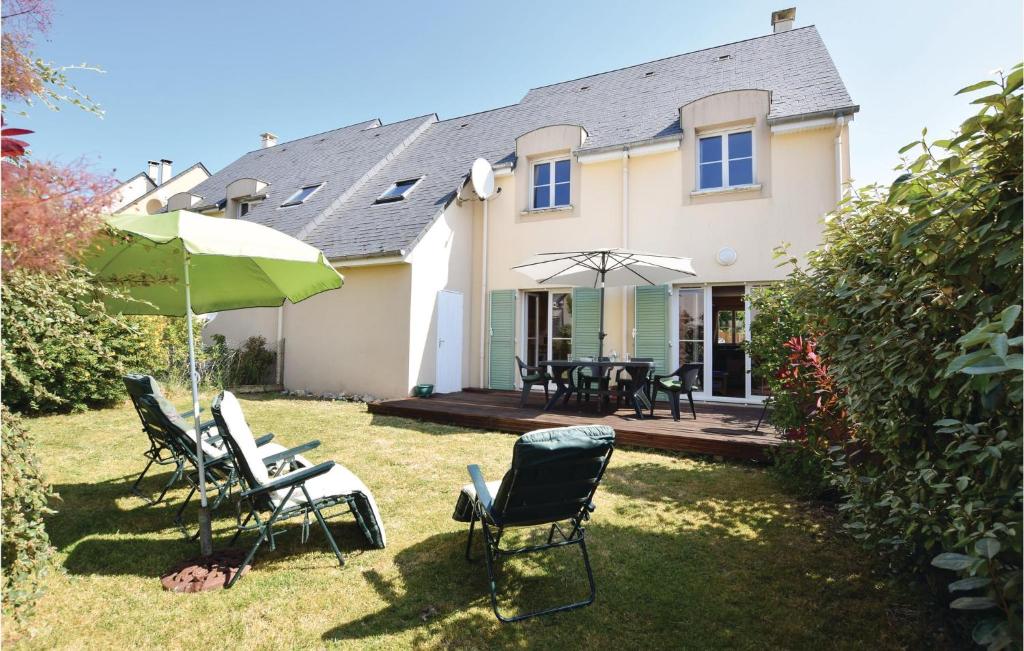 Awesome home in Port-en-Bessin-Huppain with 4 Bedrooms and WiFi , 14520 Huppain