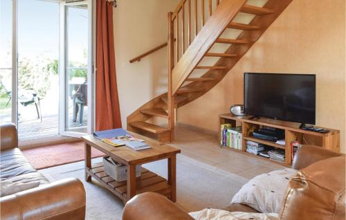 Awesome home in Port-en-Bessin-Huppain with 4 Bedrooms and WiFi