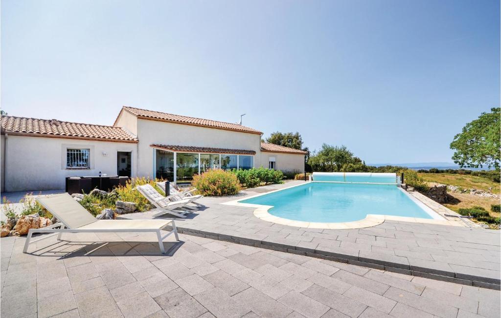 Maison de vacances Awesome home in Poulx with 5 Bedrooms, WiFi and Outdoor swimming pool  30320 Poulx