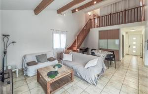 Awesome home in Quarante with Outdoor swimming pool, 5 Bedrooms and WiFi