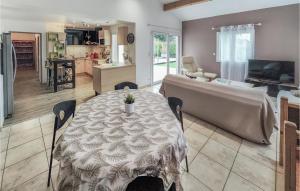 Awesome home in Quarante with Outdoor swimming pool, 5 Bedrooms and WiFi