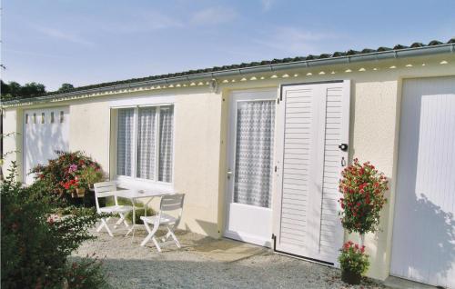 Awesome home in Quettehou with