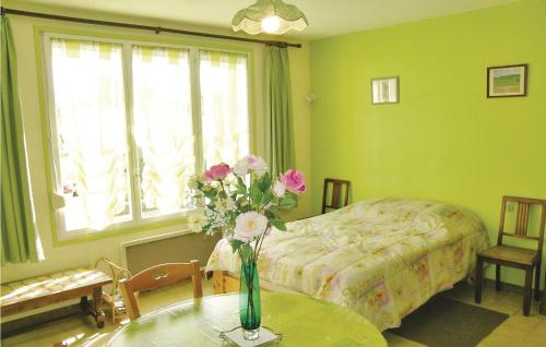 Awesome home in Quettehou with