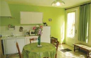 Awesome home in Quettehou with