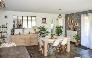 Maison de vacances Awesome home in Rivehaute with Outdoor swimming pool, WiFi and 3 Bedrooms  64190 Coueilles Midi-Pyrénées