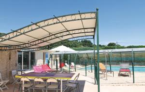 Awesome home in Rochefort du Gard with 4 Bedrooms, WiFi and Outdoor swimming pool