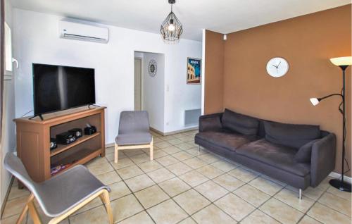 Awesome home in Rochefort du Gard with Private swimming pool, Outdoor swimming pool and Heated swimming pool