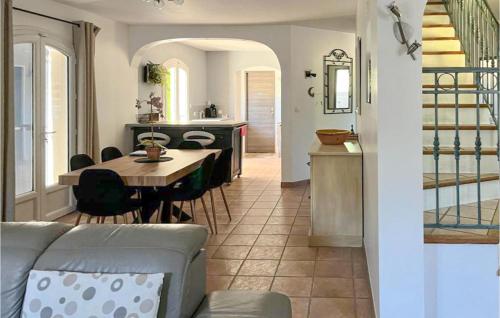 Awesome home in Rognac with Outdoor swimming pool, WiFi and 3 Bedrooms