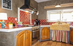 Awesome home in ROUJAN with WiFi, 3 Bedrooms and Outdoor swimming pool