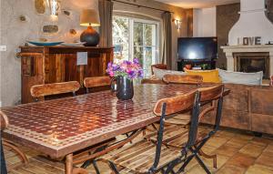 Awesome home in ROUJAN with WiFi, 3 Bedrooms and Outdoor swimming pool