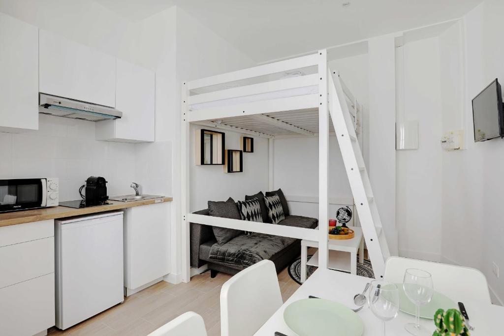 Awesome home in S,Brs de Alportel with 3 Bedrooms, WiFi and Outdoor swimming pool