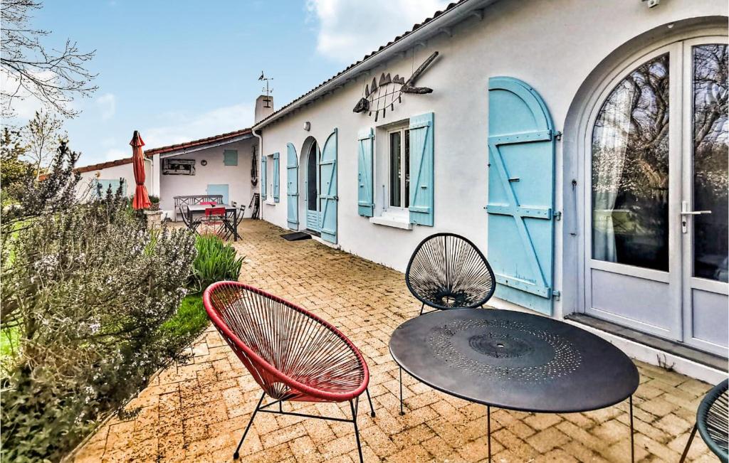 Awesome home in Saint-Martin-de-R with WiFi and 4 Bedrooms , 17410 Saint-Martin-de-Ré