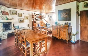Awesome home in Saint-Martin-de-R with WiFi and 4 Bedrooms
