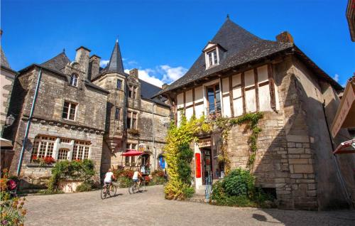 Awesome home in Saint-Martin-Sur-Oust with 3 Bedrooms