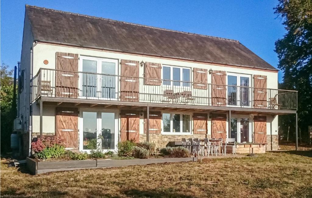 Awesome home in Saint-Pierre-sur-Orth with 4 Bedrooms , 53160 Sillé-le-Guillaume