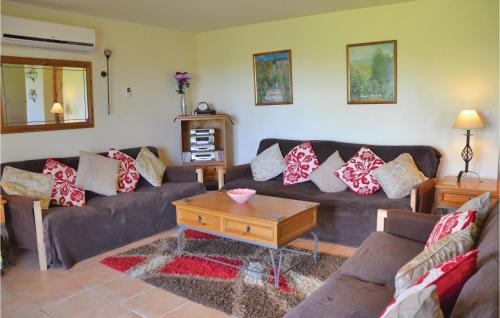 Awesome home in Saint-Pierre-sur-Orth with 4 Bedrooms