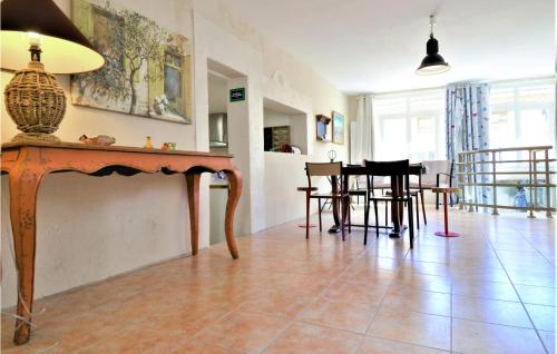 Awesome home in Saint-Quentin-la-Poter with 3 Bedrooms