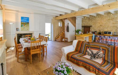 Awesome home in Sainte-Marie-de-R with 9 Bedrooms and WiFi