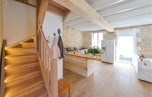 Awesome home in Sainte-Marie-de-R with 9 Bedrooms and WiFi