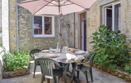 Awesome home in Sainte-Mre-Eglise with 3 Bedrooms and WiFi