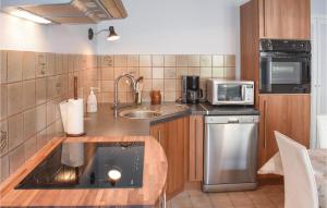Awesome home in Sainte-Mre-Eglise with 3 Bedrooms and WiFi
