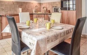Awesome home in Sainte-Mre-Eglise with 3 Bedrooms and WiFi