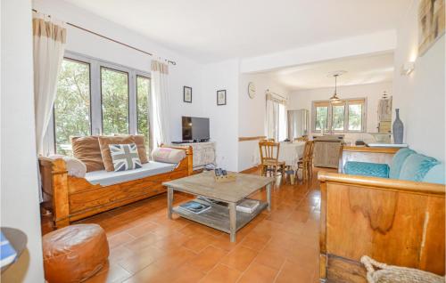 Awesome home in Sartene with 3 Bedrooms, WiFi and Outdoor swimming pool